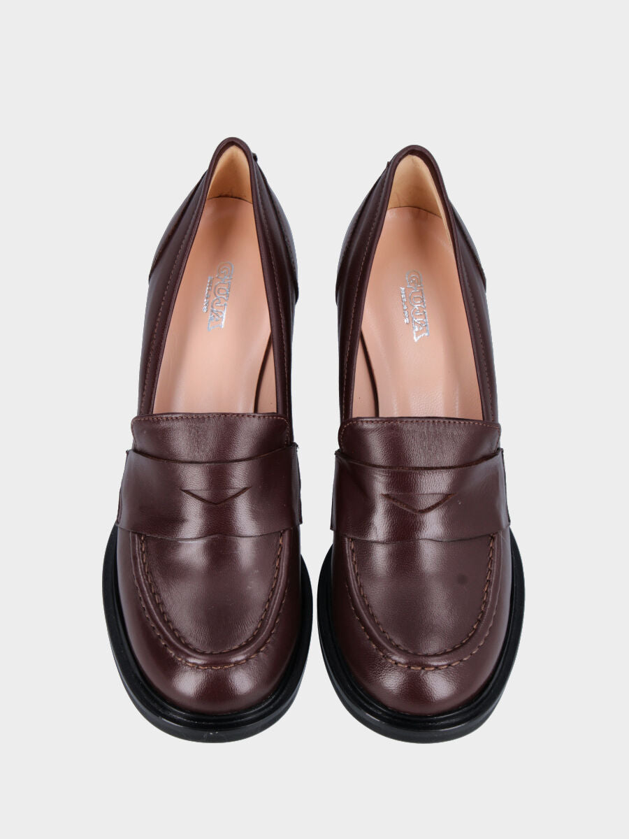 Sandalo monoblocco in vitello rosso con fascia ripiegata