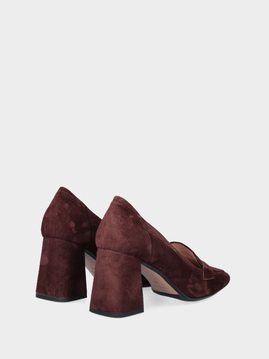 Sandalo monoblocco in vitello rosso con fascia ripiegata