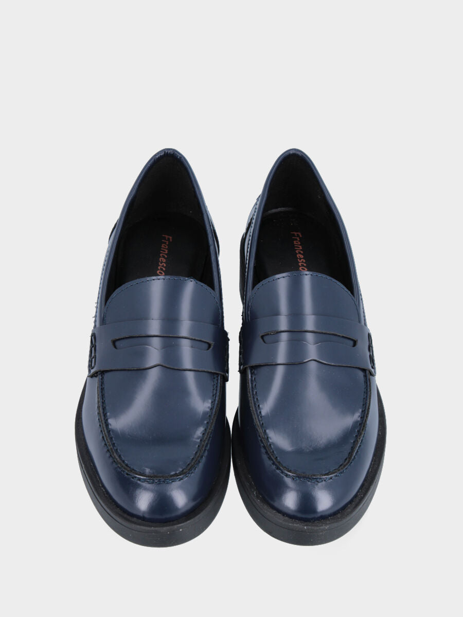 Mocassin bleu en cuir avec couture avant et masque