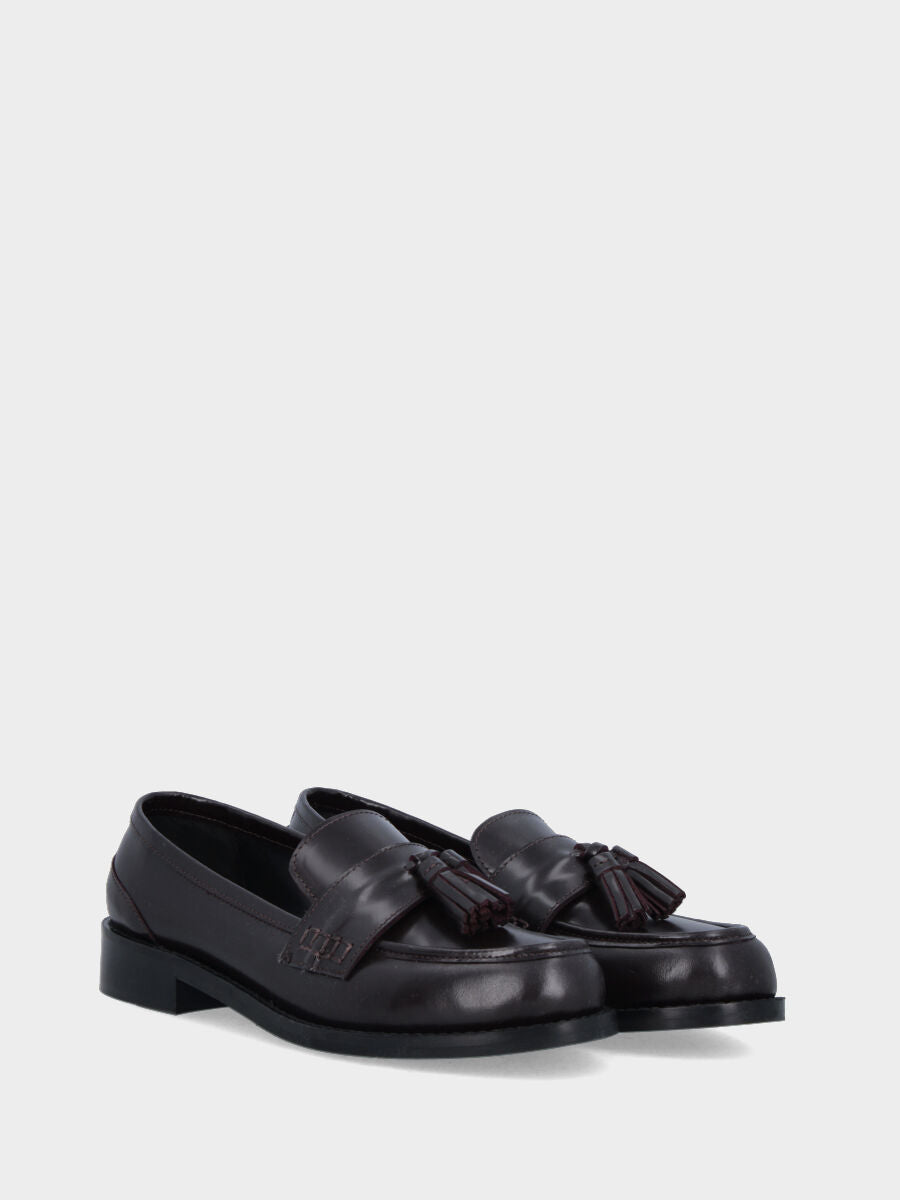 Mocassin bordeaux en cuir avec bride à pompons
