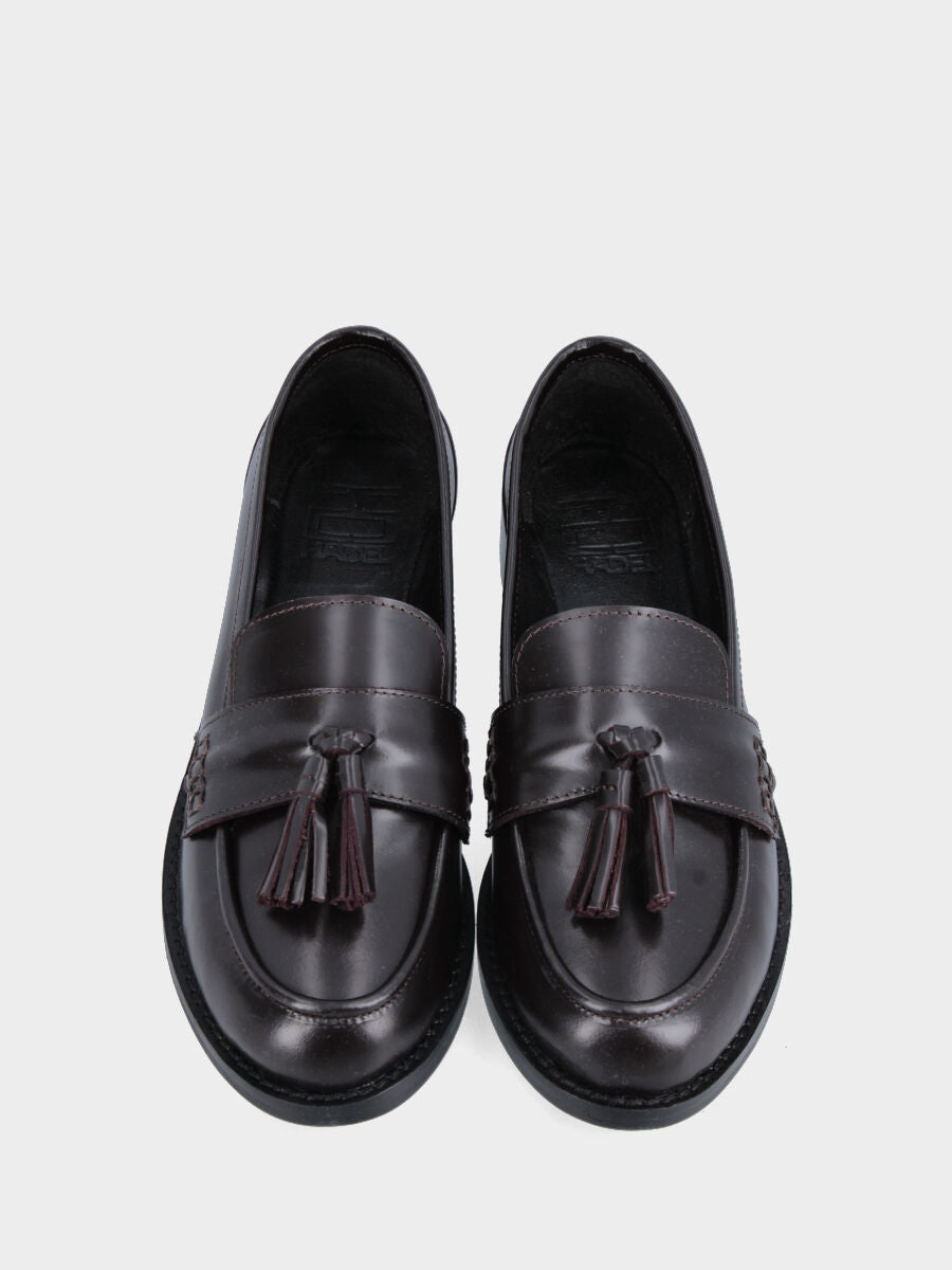 Mocassin bordeaux en cuir avec bride à pompons