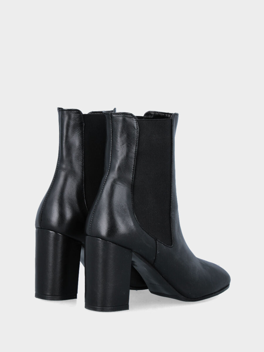 Bottine noire en cuir avec bandes élastiques et talon large enveloppé