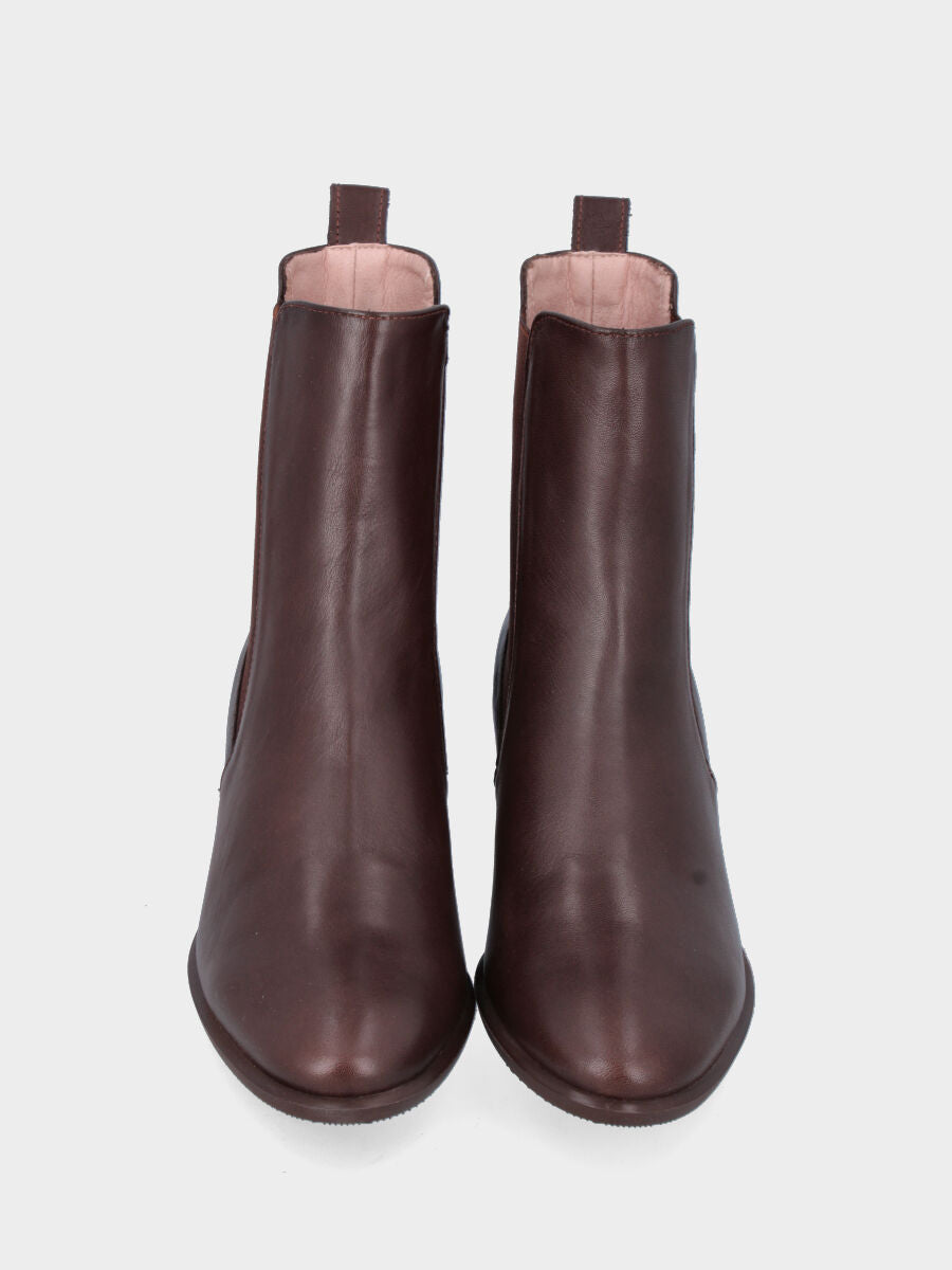 Sandalo monoblocco in vitello rosso con fascia ripiegata