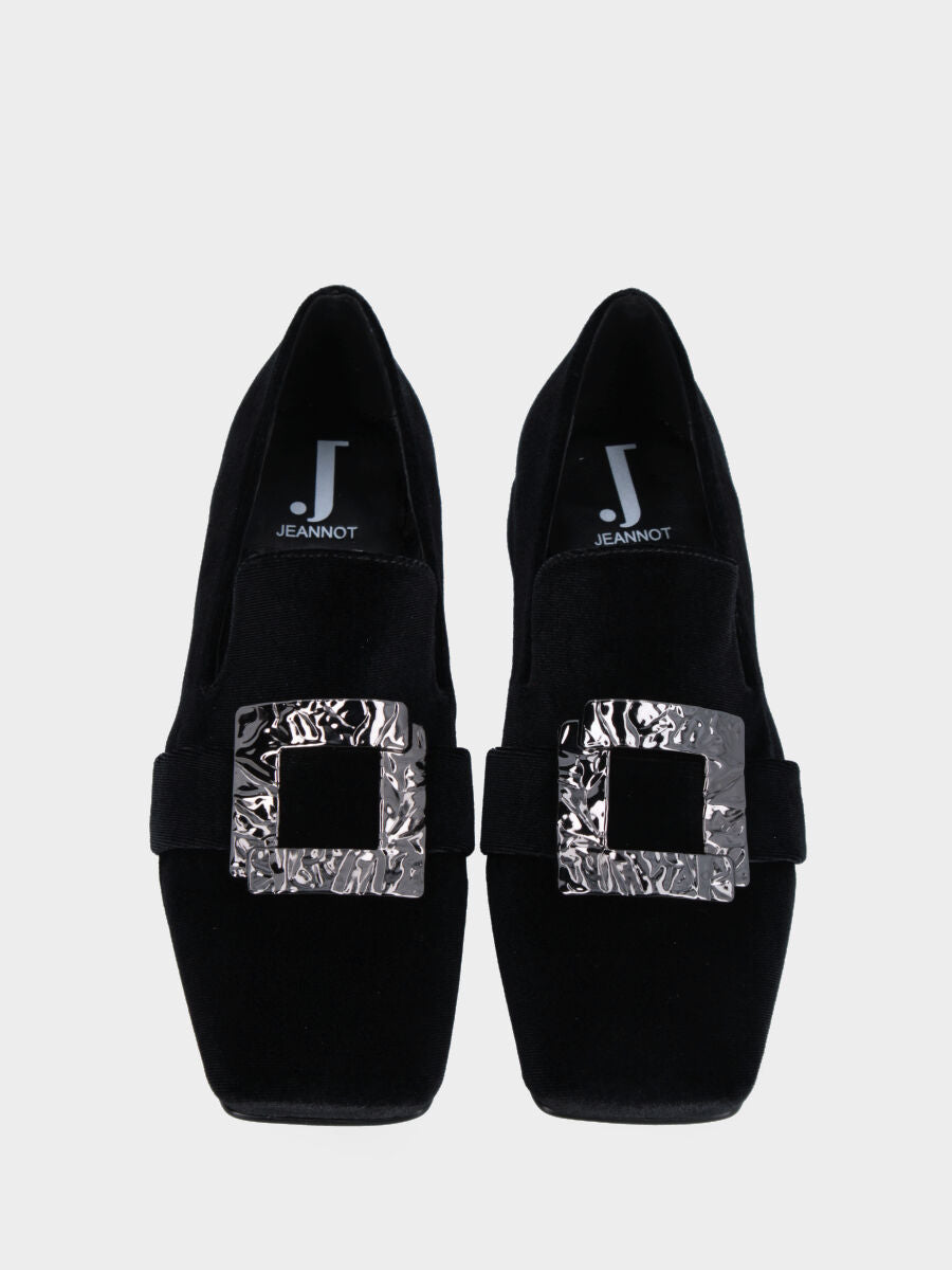 Black velvet slipper with hammered rectangular buckle