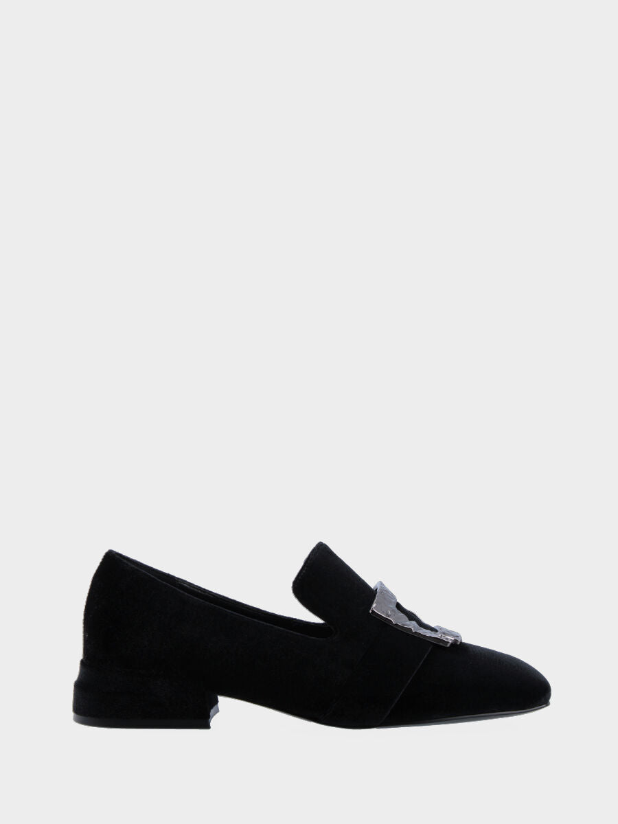 Black velvet slipper with hammered rectangular buckle