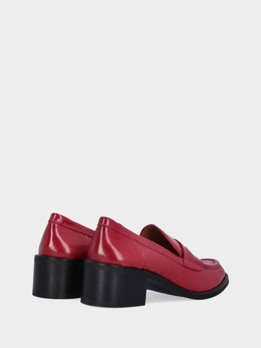 Sandalo monoblocco in vitello rosso con fascia ripiegata