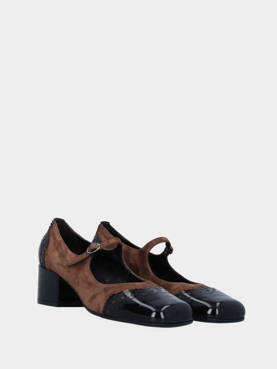 Décolleté marrone in pelle con inserti in vernice nera traforati