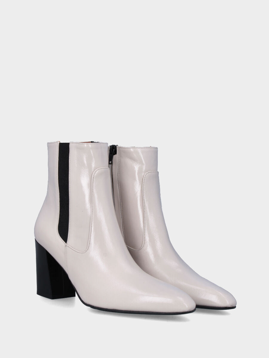 Stivaletto bianco in naplak con elastici laterali coperti