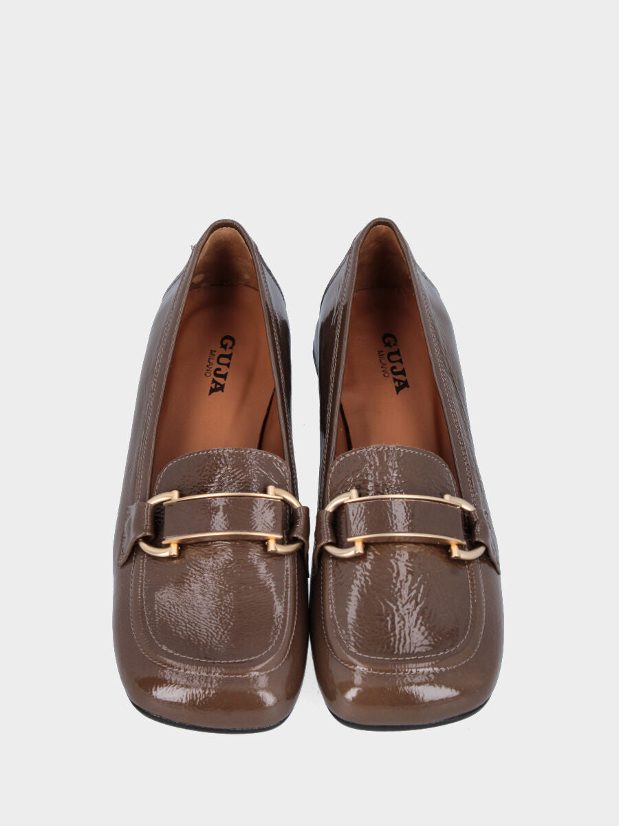 Mocassino marrone in naplak con accessorio a barra