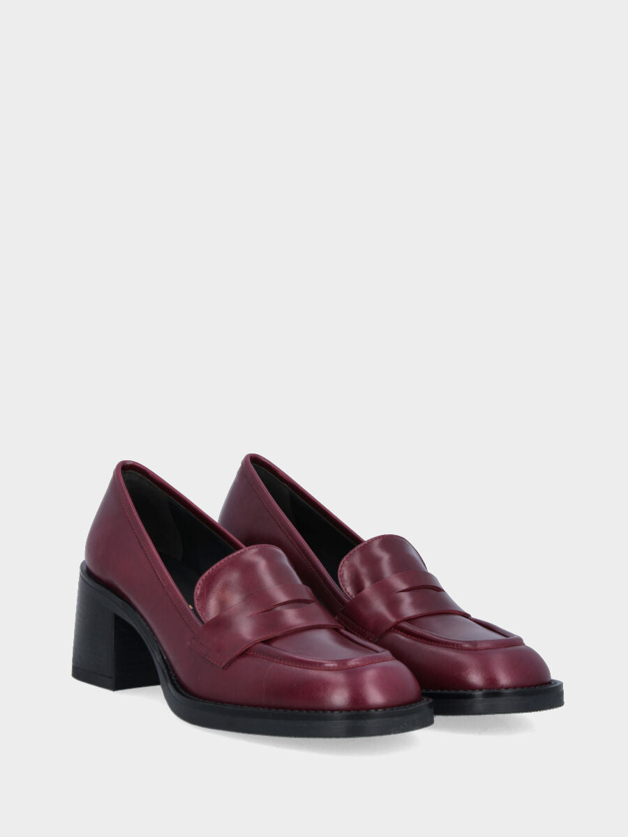 Sandalo monoblocco in vitello rosso con fascia ripiegata