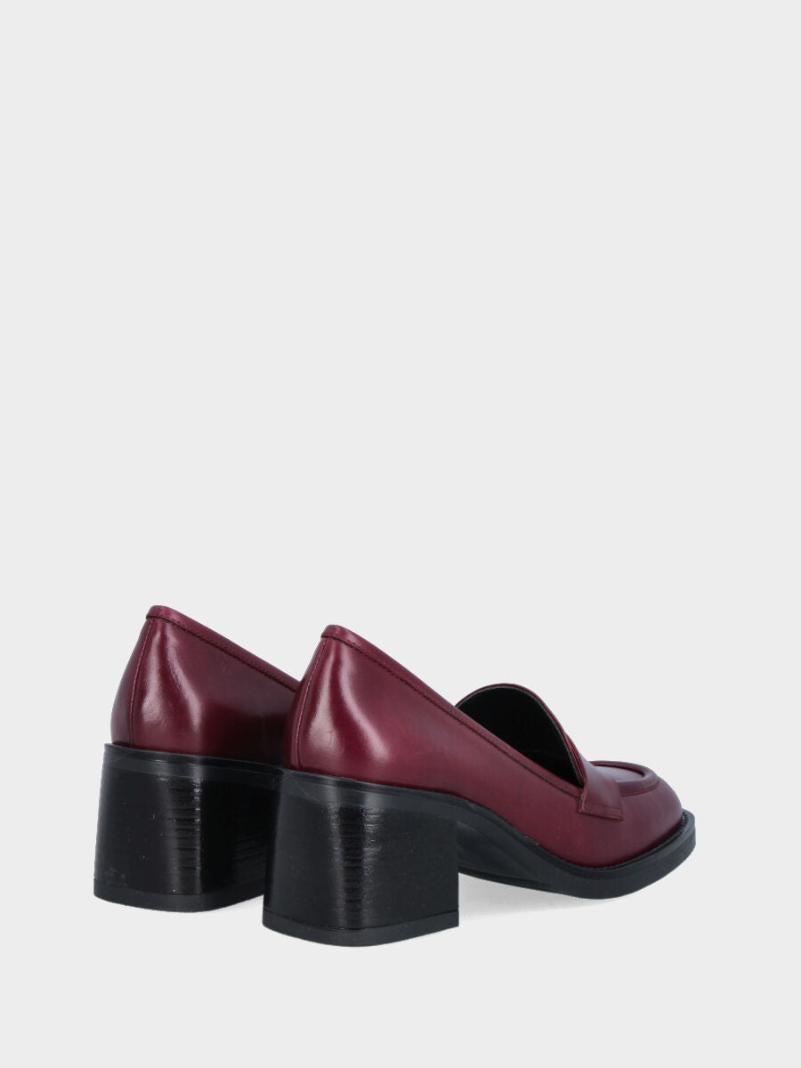 Sandalo monoblocco in vitello rosso con fascia ripiegata
