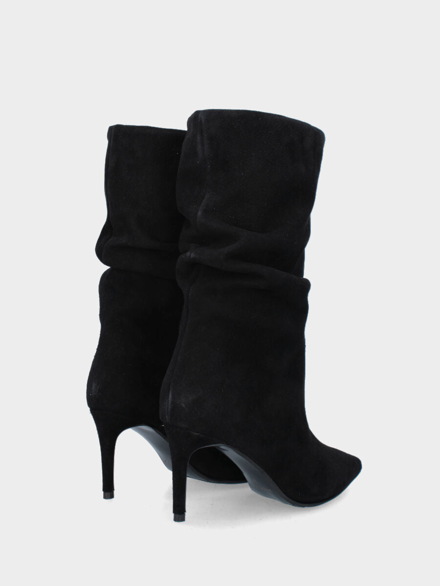 Stivale nero in pelle con gambale goffrato