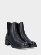 Stivaletto nero in pelle con fasce elasticizzate e suola extralight