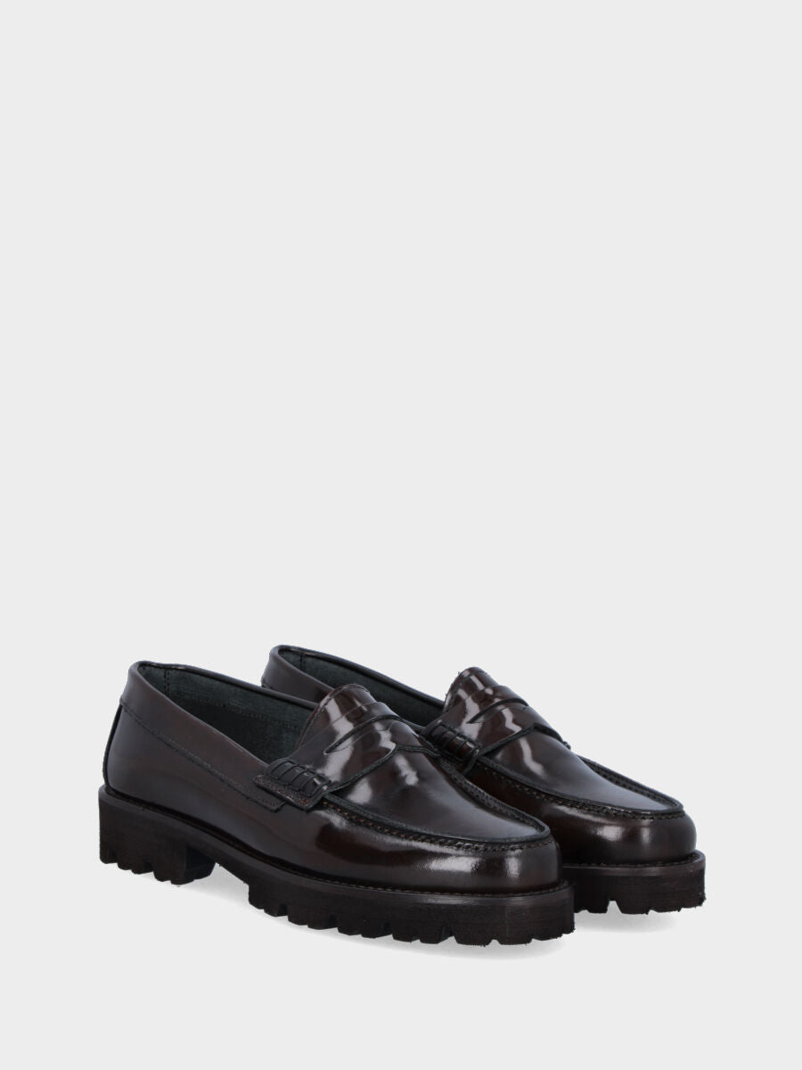 Mocassin marron en cuir avec bordure et masque en forme de bouche de lion