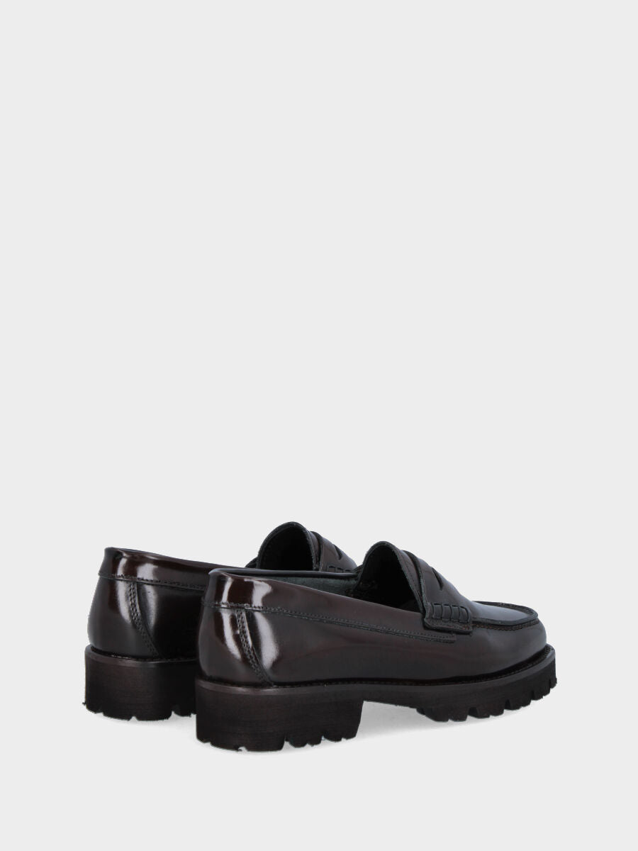 Mocassin marron en cuir avec bordure et masque en forme de bouche de lion