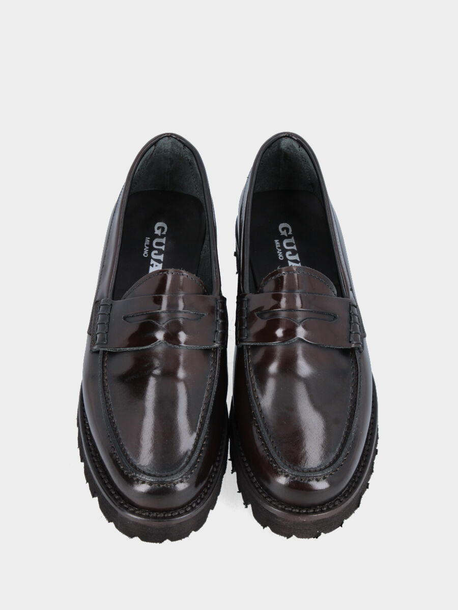 Mocassin marron en cuir avec bordure et masque en forme de bouche de lion