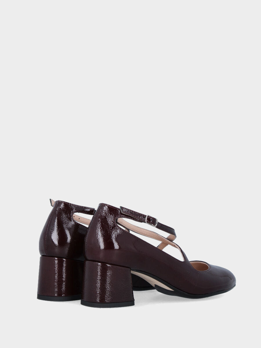 Sandalo monoblocco in vitello rosso con fascia ripiegata