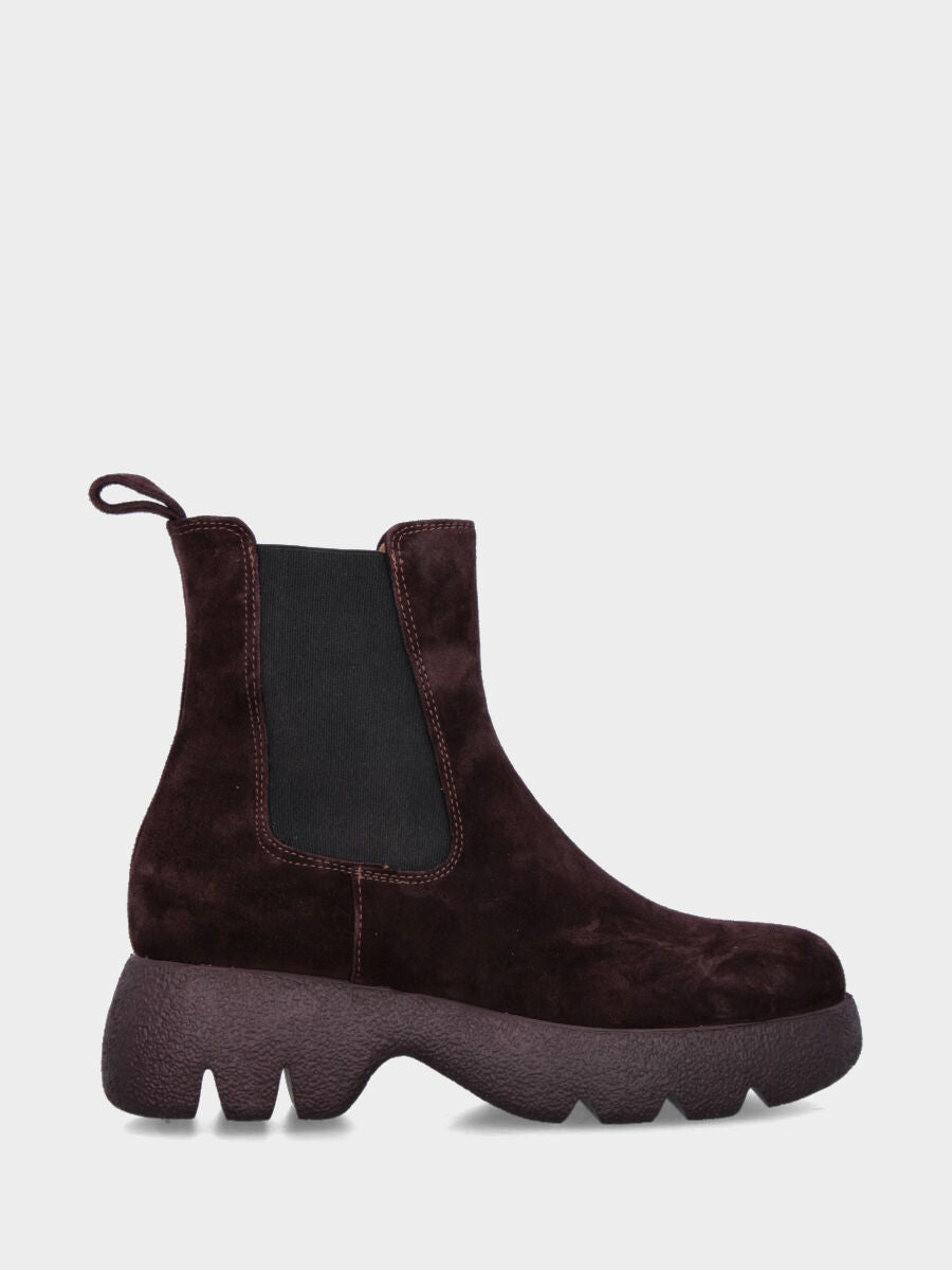 Beatles in Bordeaux velour with scalloped hollowed background