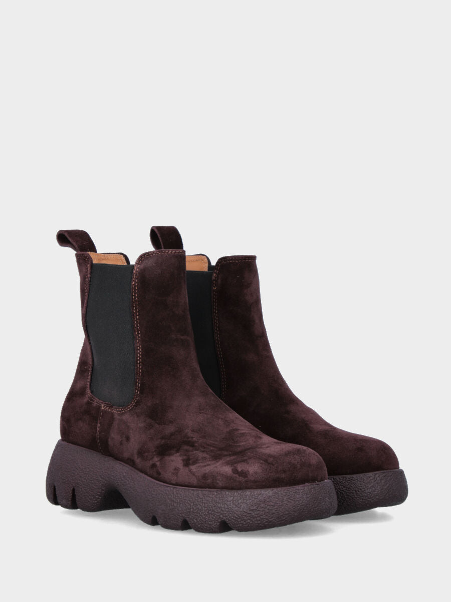 Beatles in Bordeaux velour with scalloped hollowed background