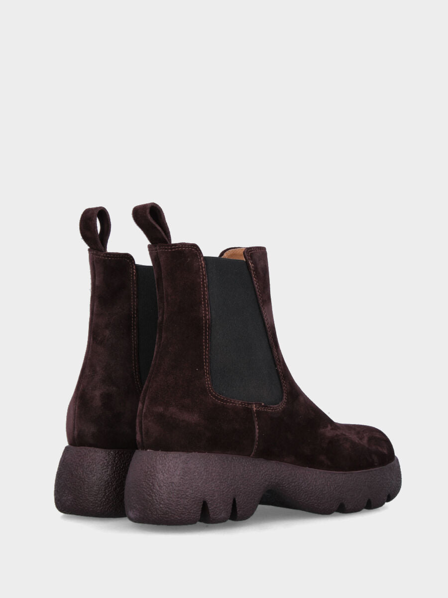 Beatles in Bordeaux velour with scalloped hollowed background