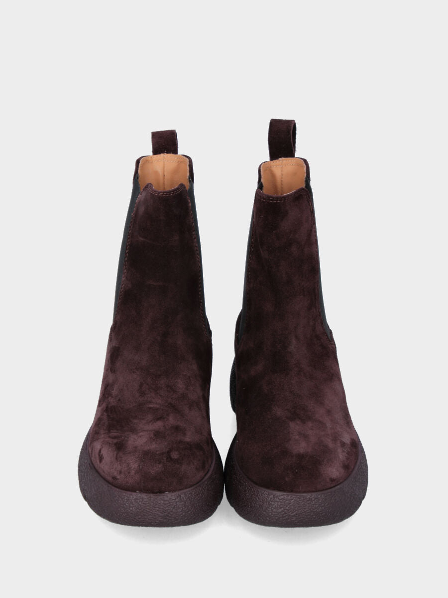Beatles in Bordeaux velour with scalloped hollowed background