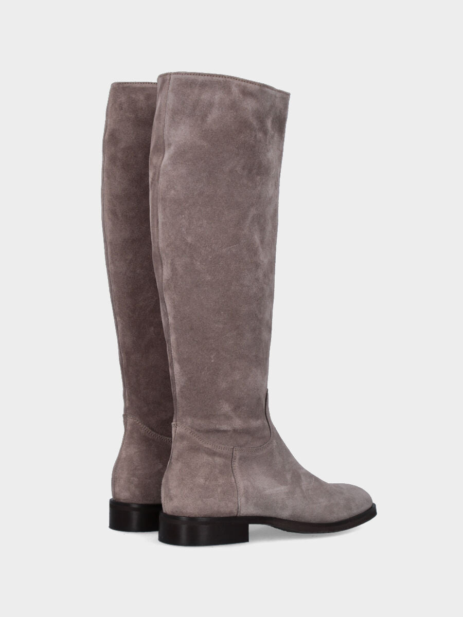 Stiefel aus taupefarbenem Wildleder mit niedrigem Absatz und quadratischer Spitze