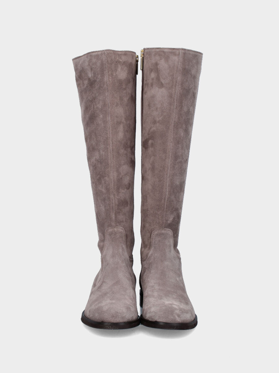 Stiefel aus taupefarbenem Wildleder mit niedrigem Absatz und quadratischer Spitze