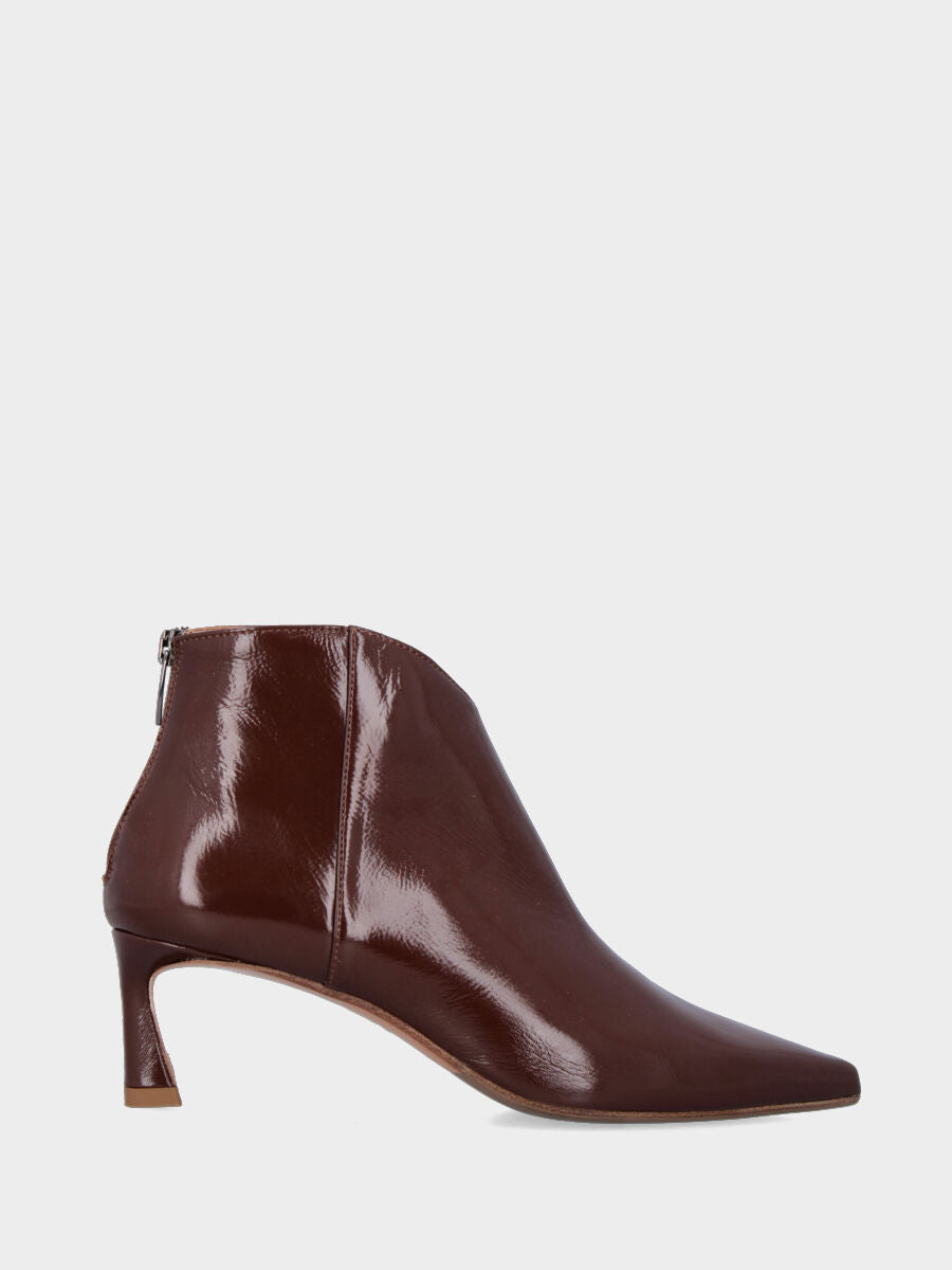 Sandalo monoblocco in vitello rosso con fascia ripiegata