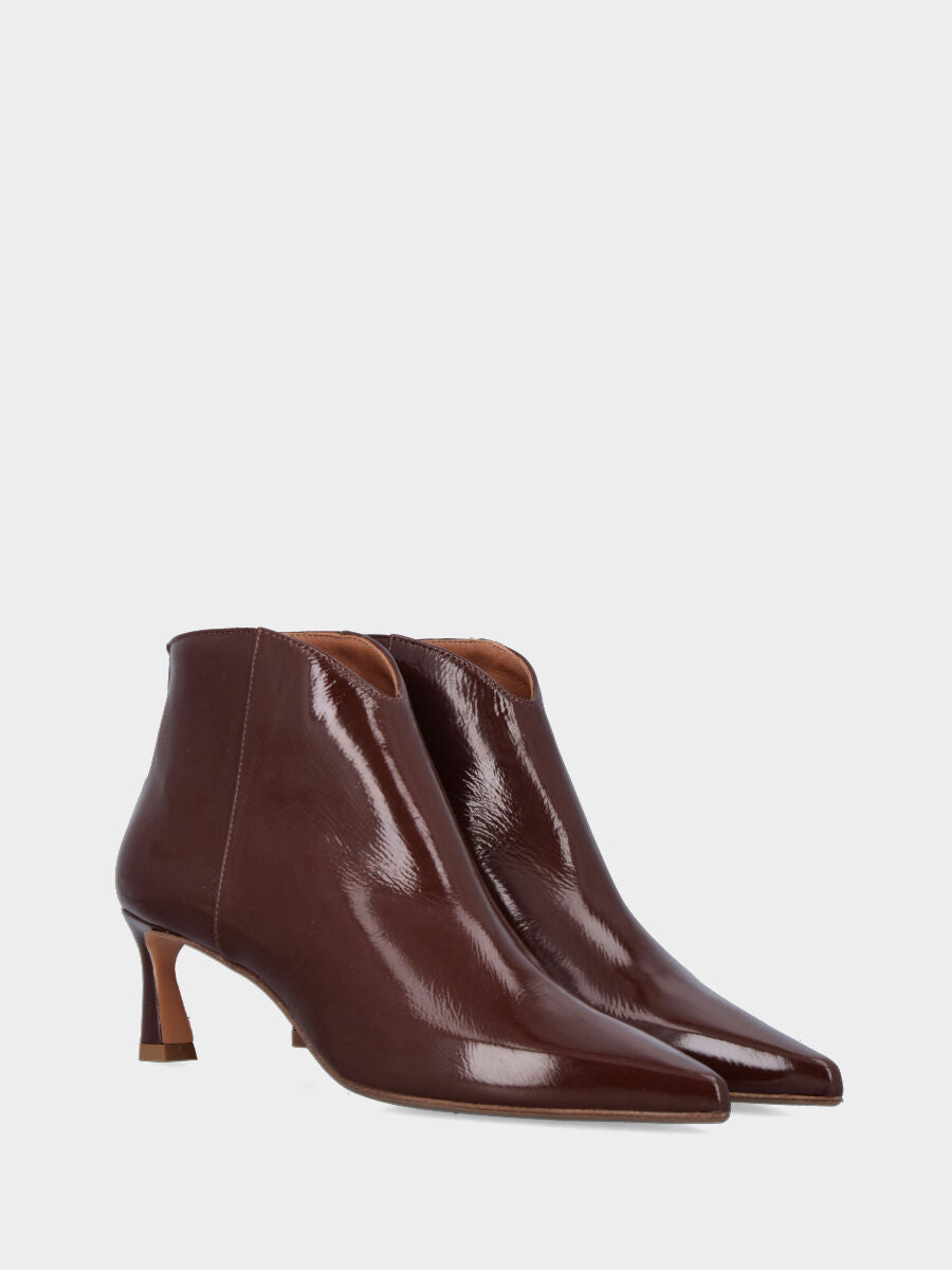 Sandalo monoblocco in vitello rosso con fascia ripiegata