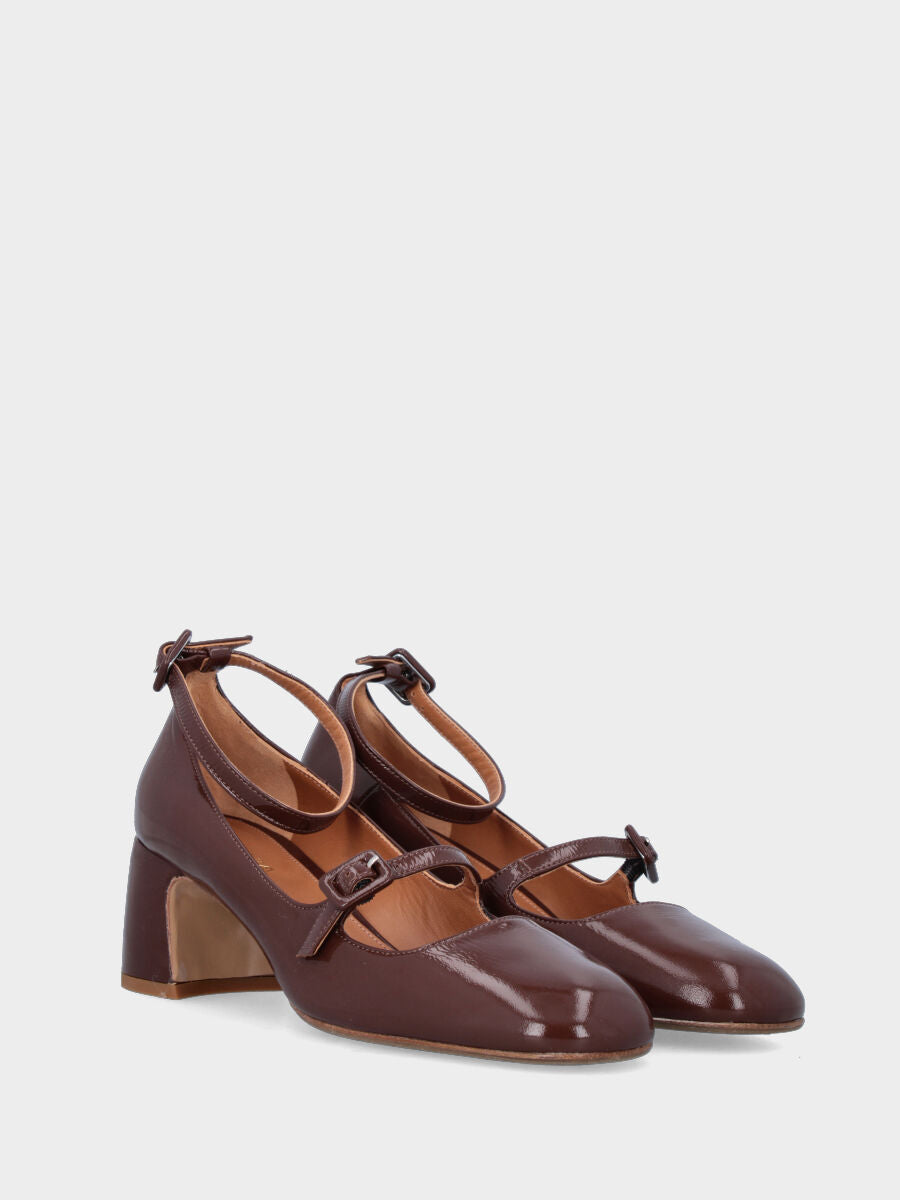 Sandalo monoblocco in vitello rosso con fascia ripiegata