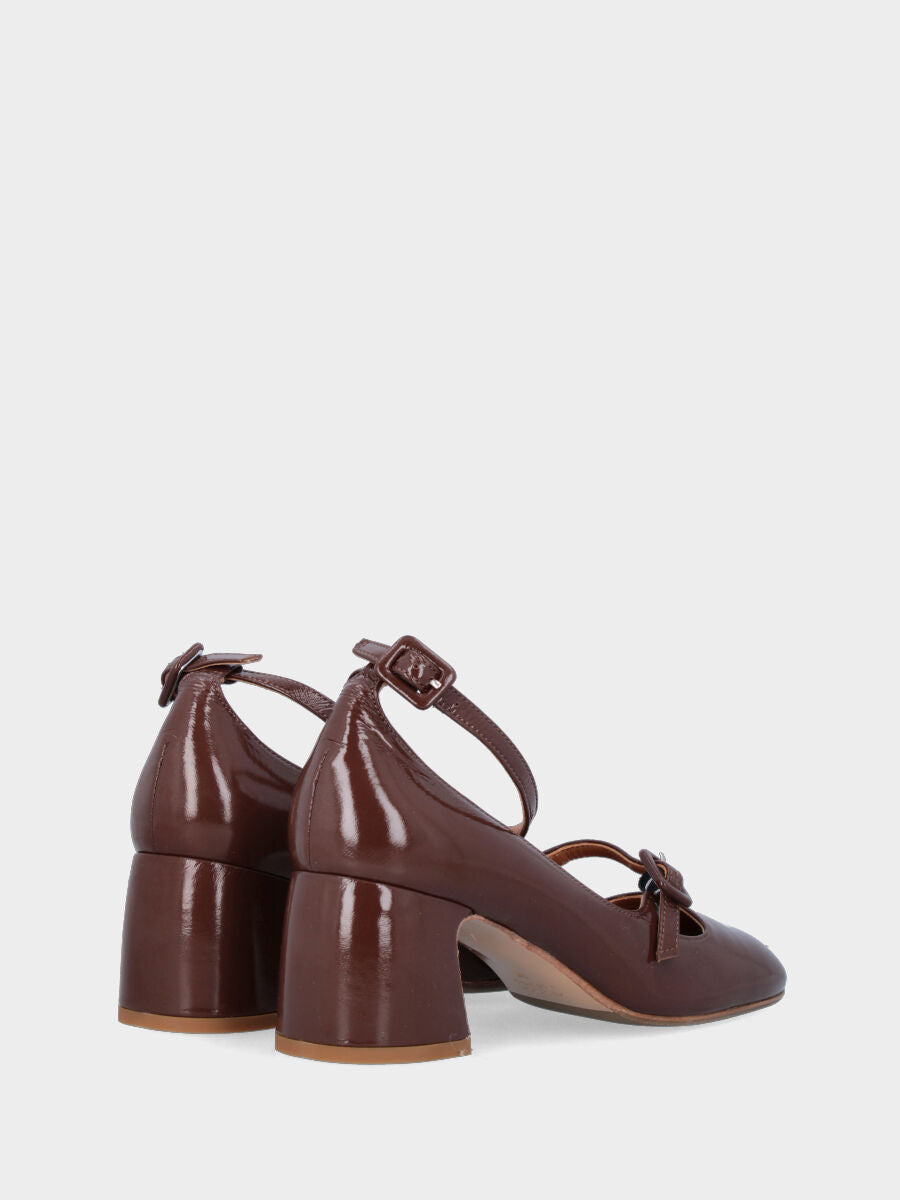 Sandalo monoblocco in vitello rosso con fascia ripiegata