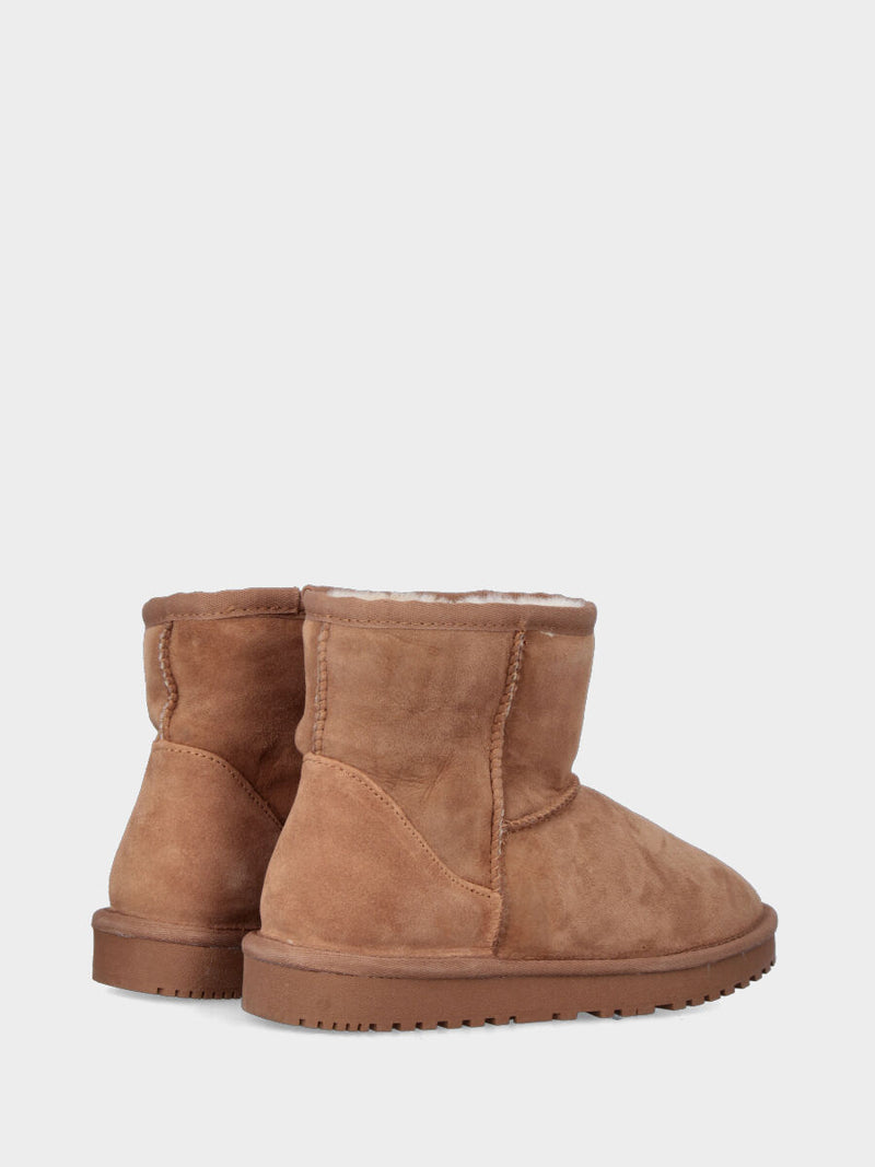 Stivaletto in camoscio marrone con interno in montone