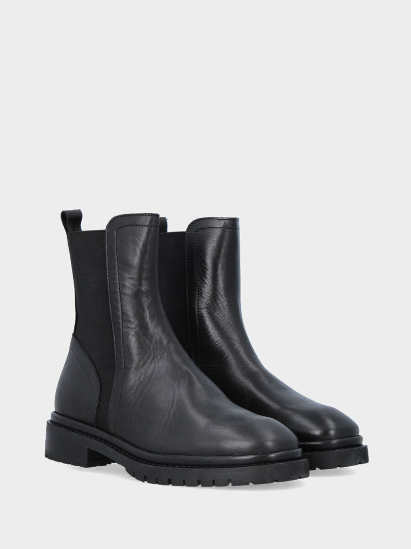 Stivaletto in vitello nero con elastico posteriore e carrarmato