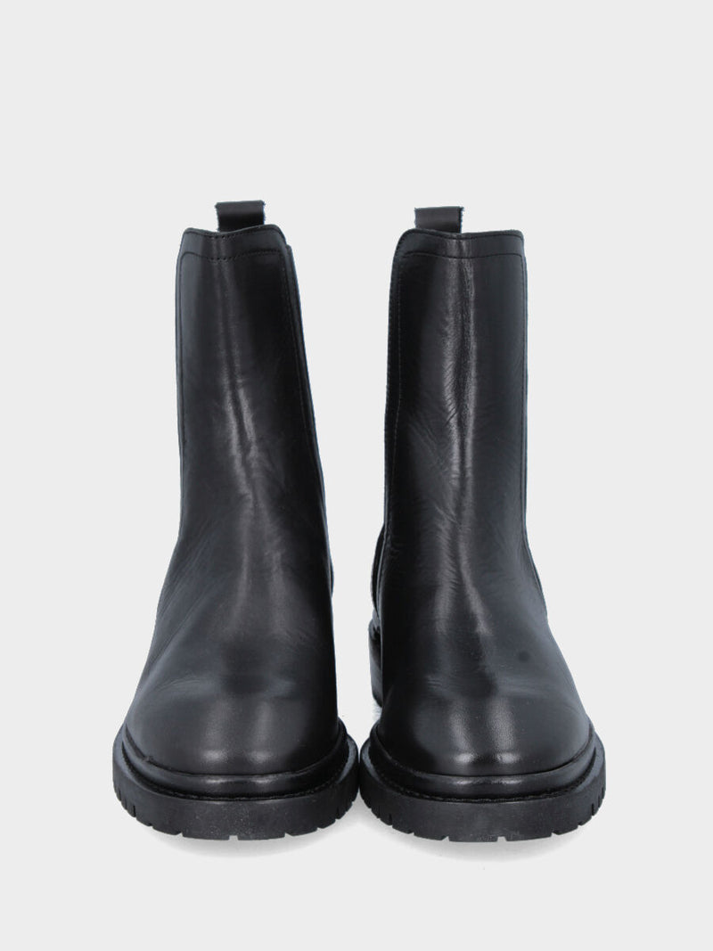 Stivaletto in vitello nero con elastico posteriore e carrarmato