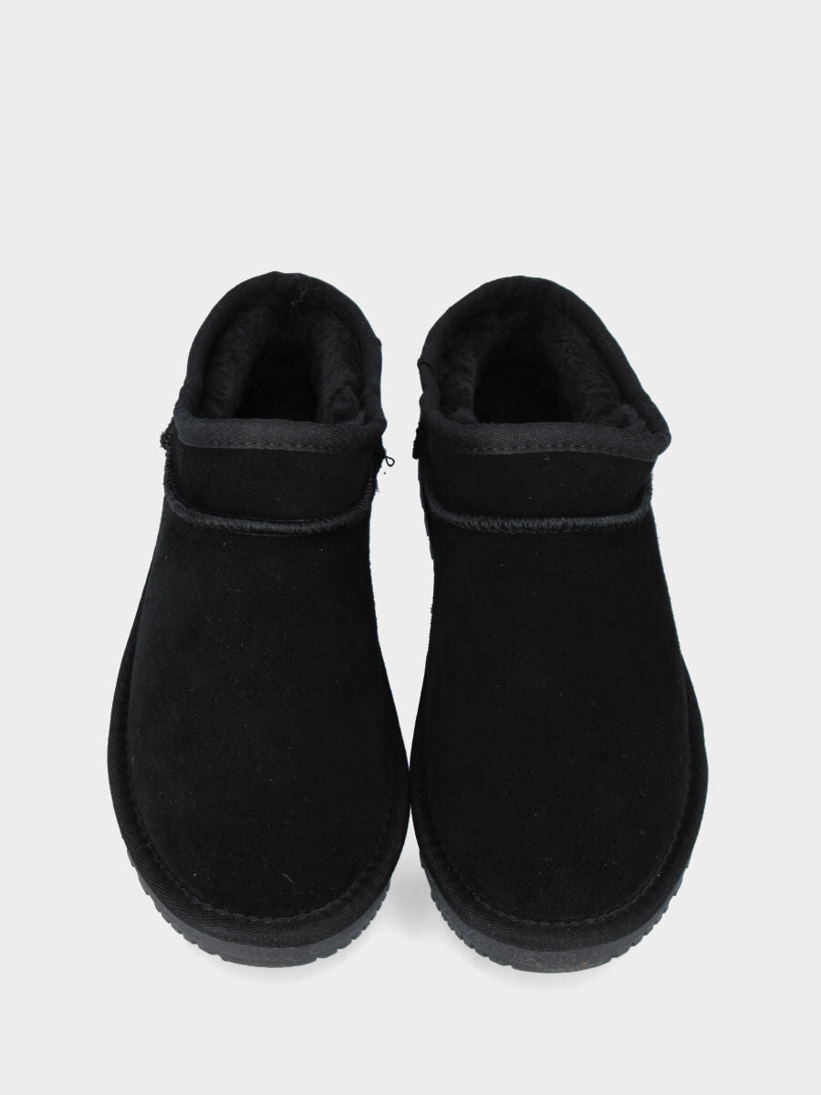 Tronchetto in camoscio nero con platform e interno in montone