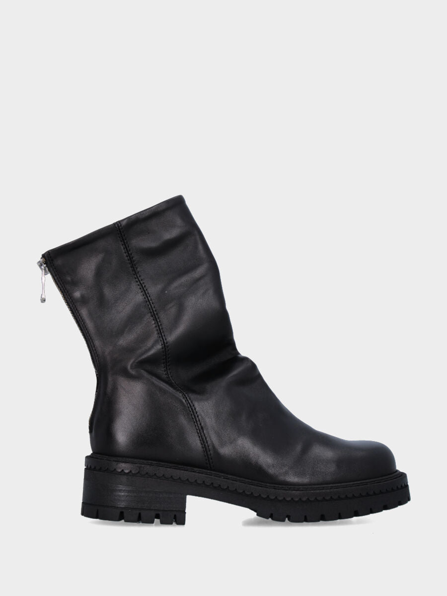 Stiefelette aus schwarzem Kalbsleder mit genarbtem Obermaterial und hinterem Reißverschluss