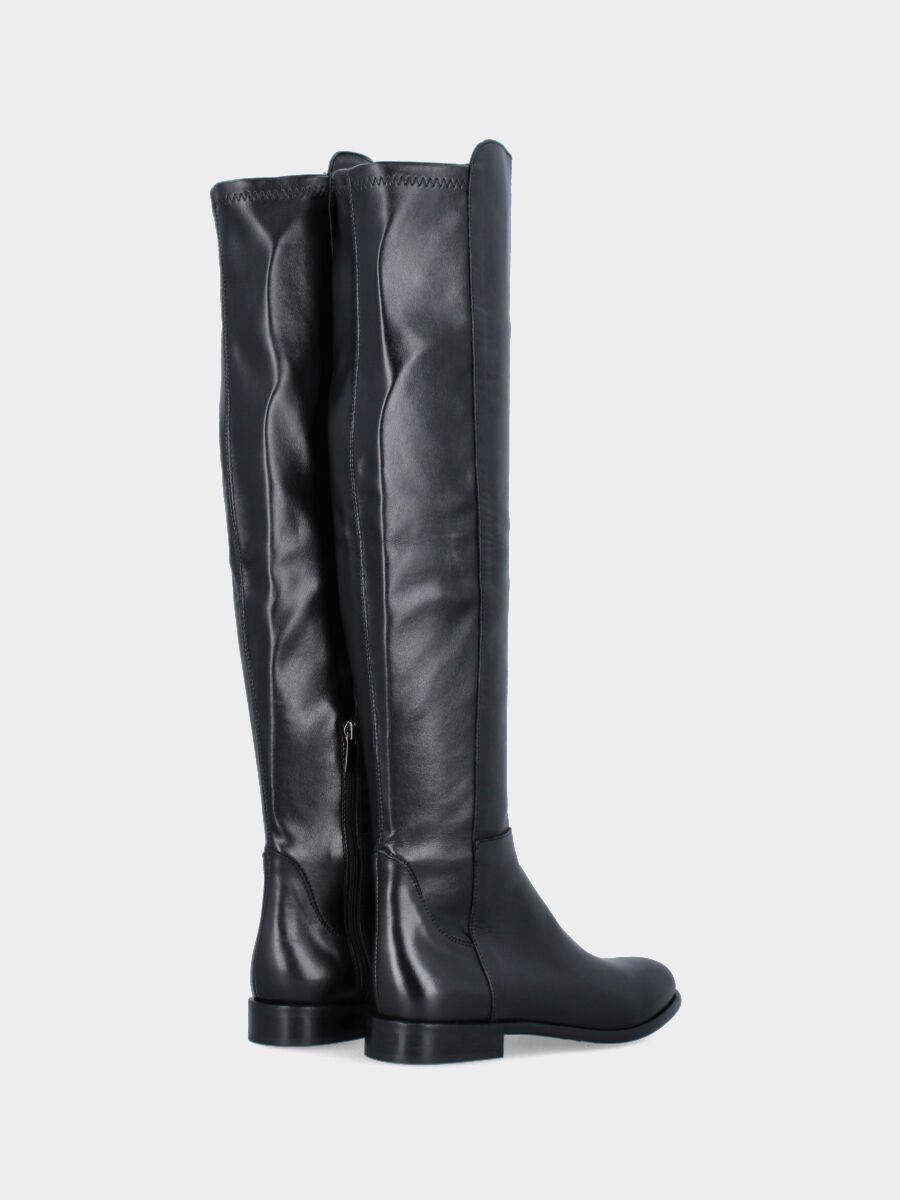 Stivale in nappa nera sopra al ginocchio e retro elasticizzato