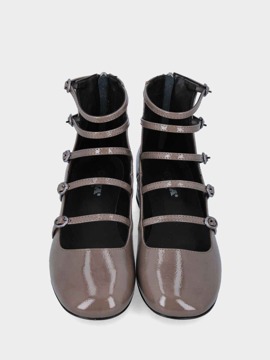 Sandalo monoblocco in vitello rosso con fascia ripiegata