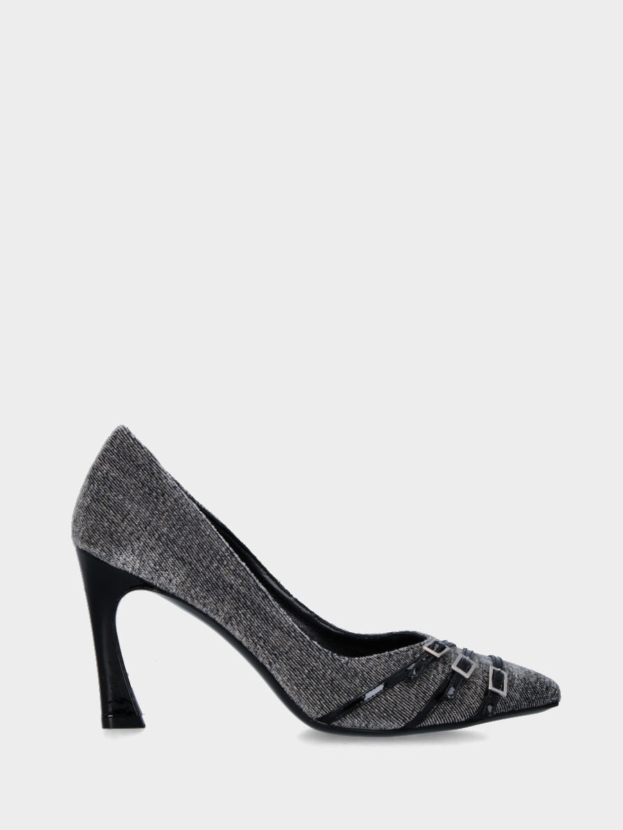 Pumps aus grauem Stoff mit hohlem Absatz und schrägen Riemchen