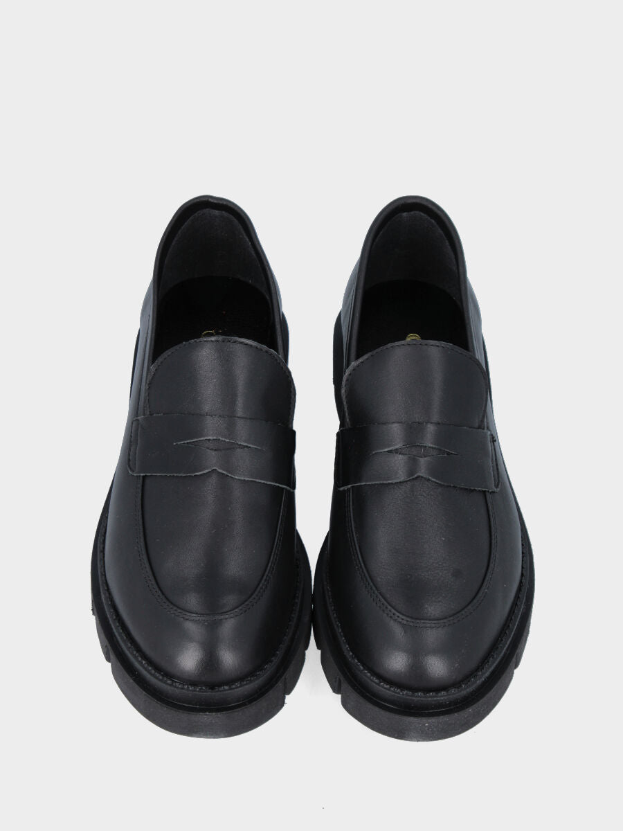Mocassino in vitello nero con suola dentata