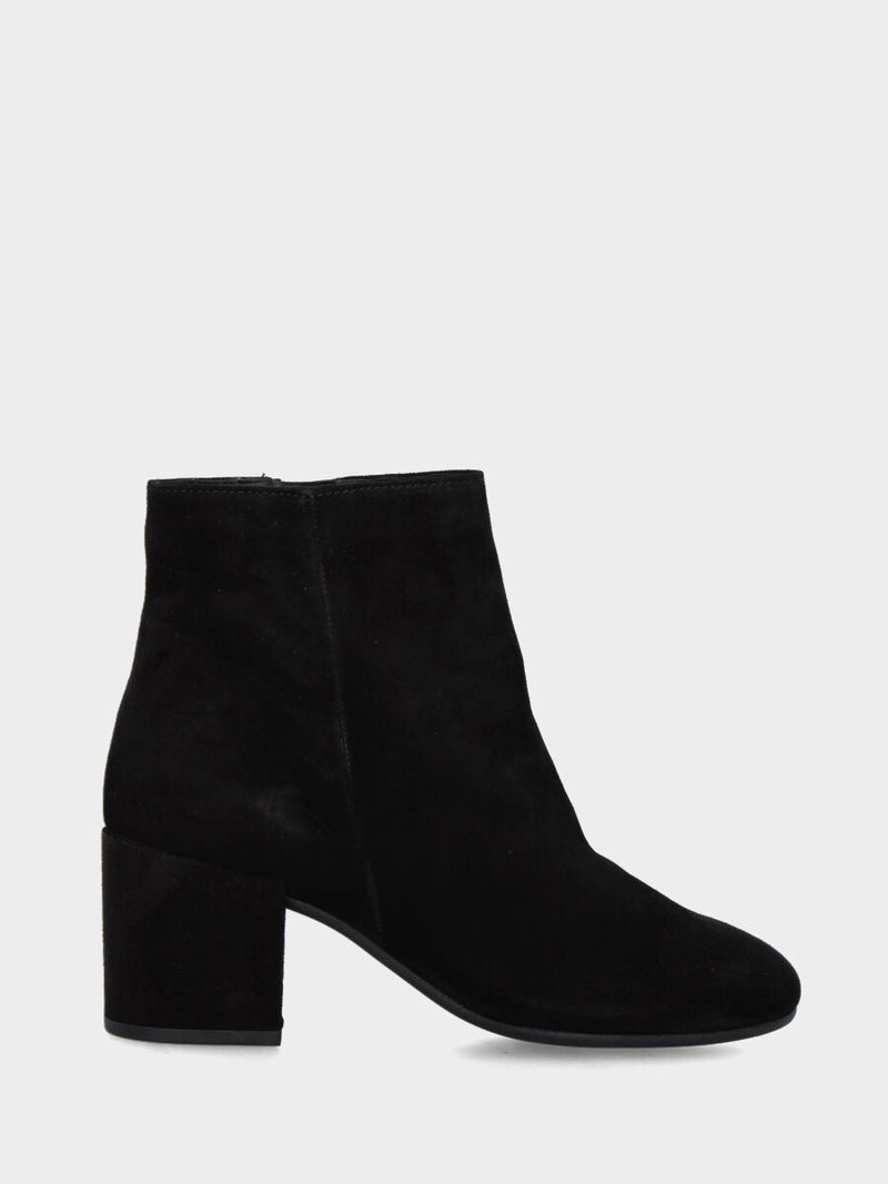 Stivaletto in camoscio nero con tacco largo e cerniera