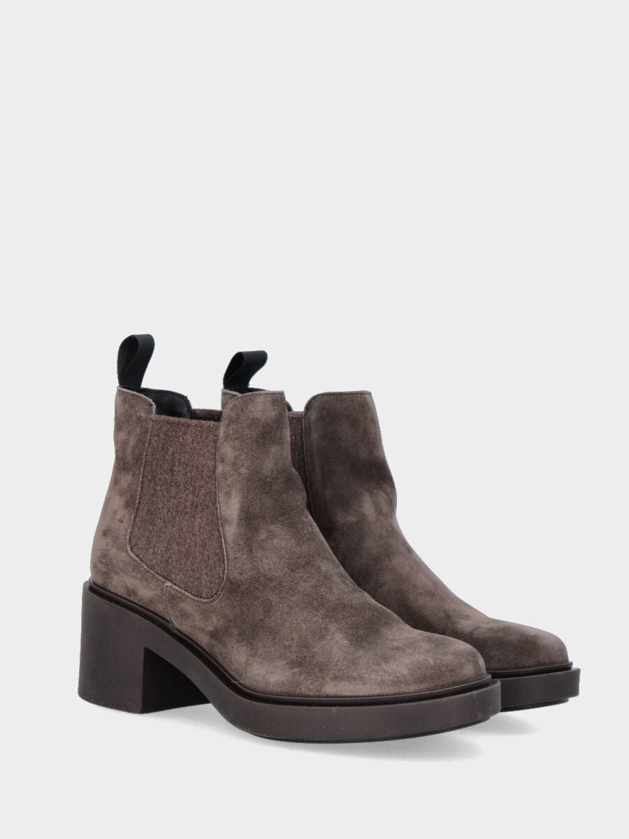 Sandalo monoblocco in vitello rosso con fascia ripiegata