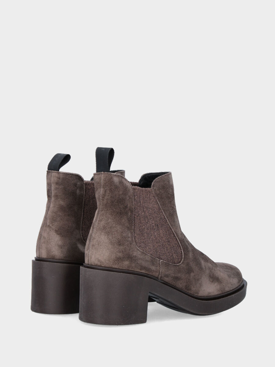 Sandalo monoblocco in vitello rosso con fascia ripiegata