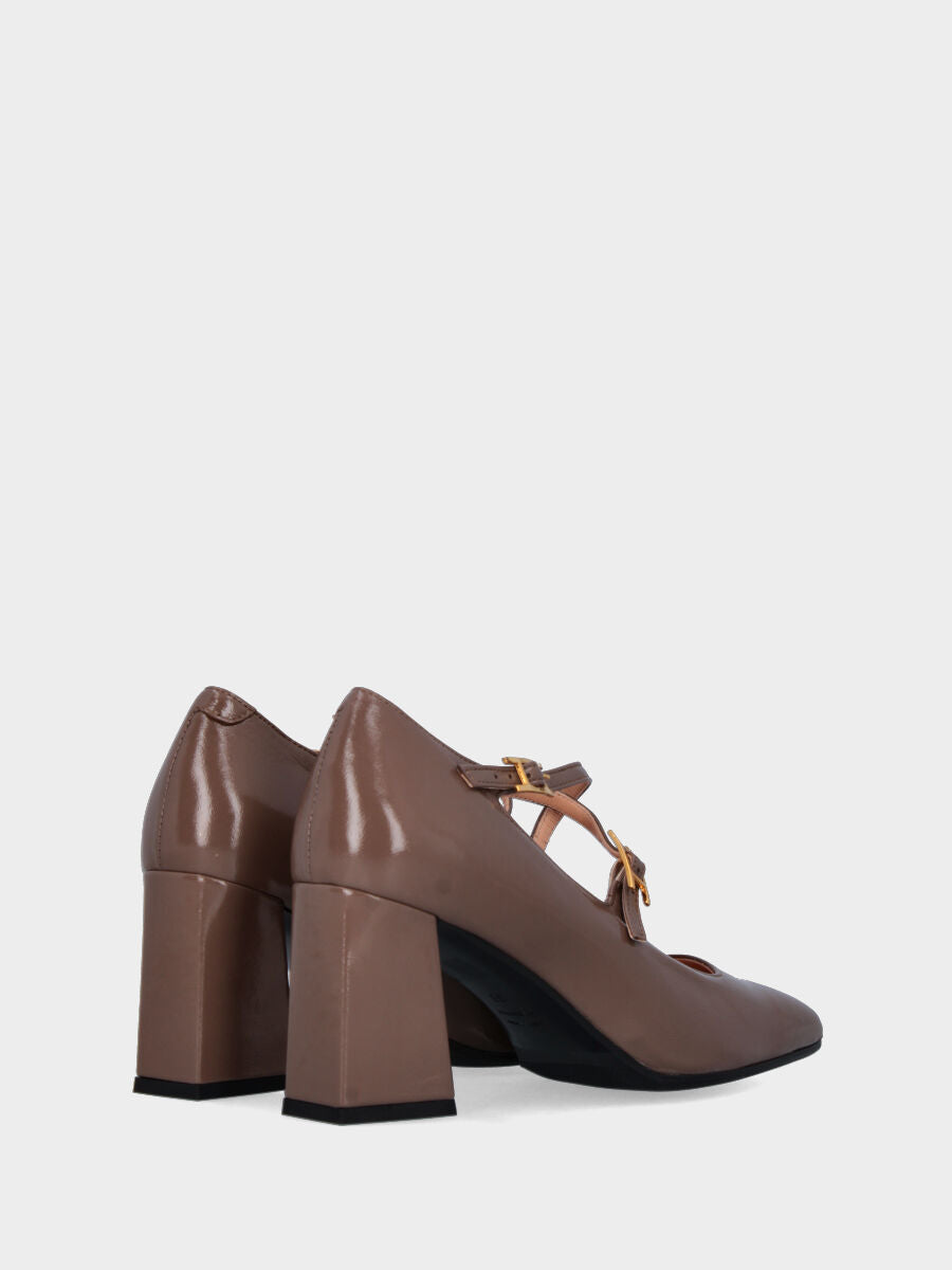 Sandalo monoblocco in vitello rosso con fascia ripiegata