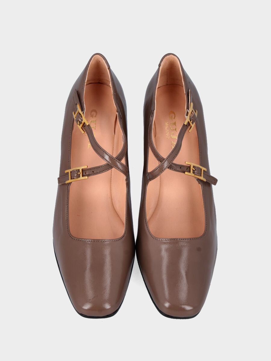 Sandalo monoblocco in vitello rosso con fascia ripiegata