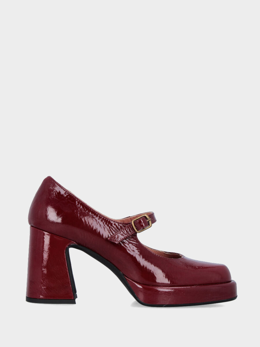 Sandalo monoblocco in vitello rosso con fascia ripiegata