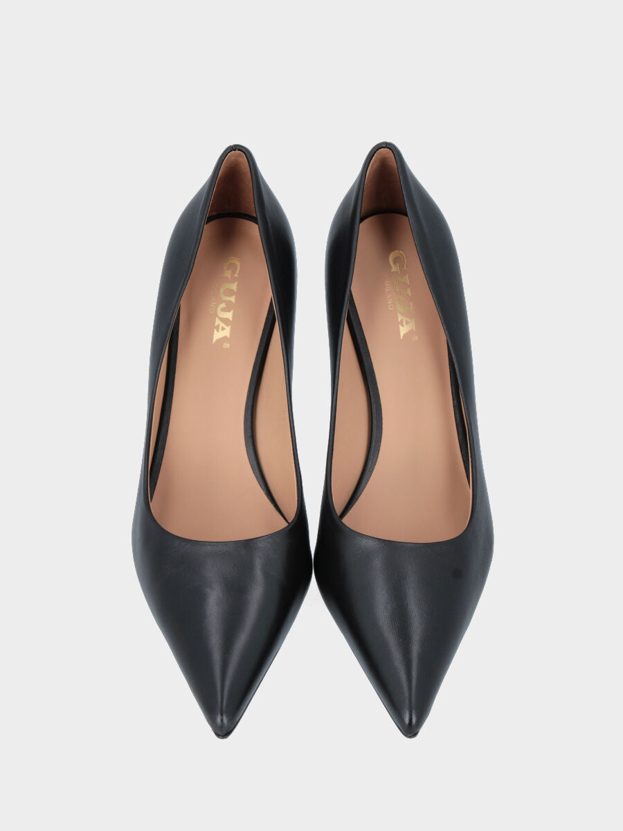 Black nappa pumps with thin heel and pointed toe