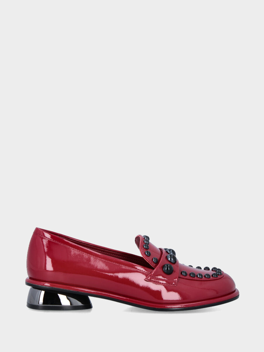 Sandalo monoblocco in vitello rosso con fascia ripiegata