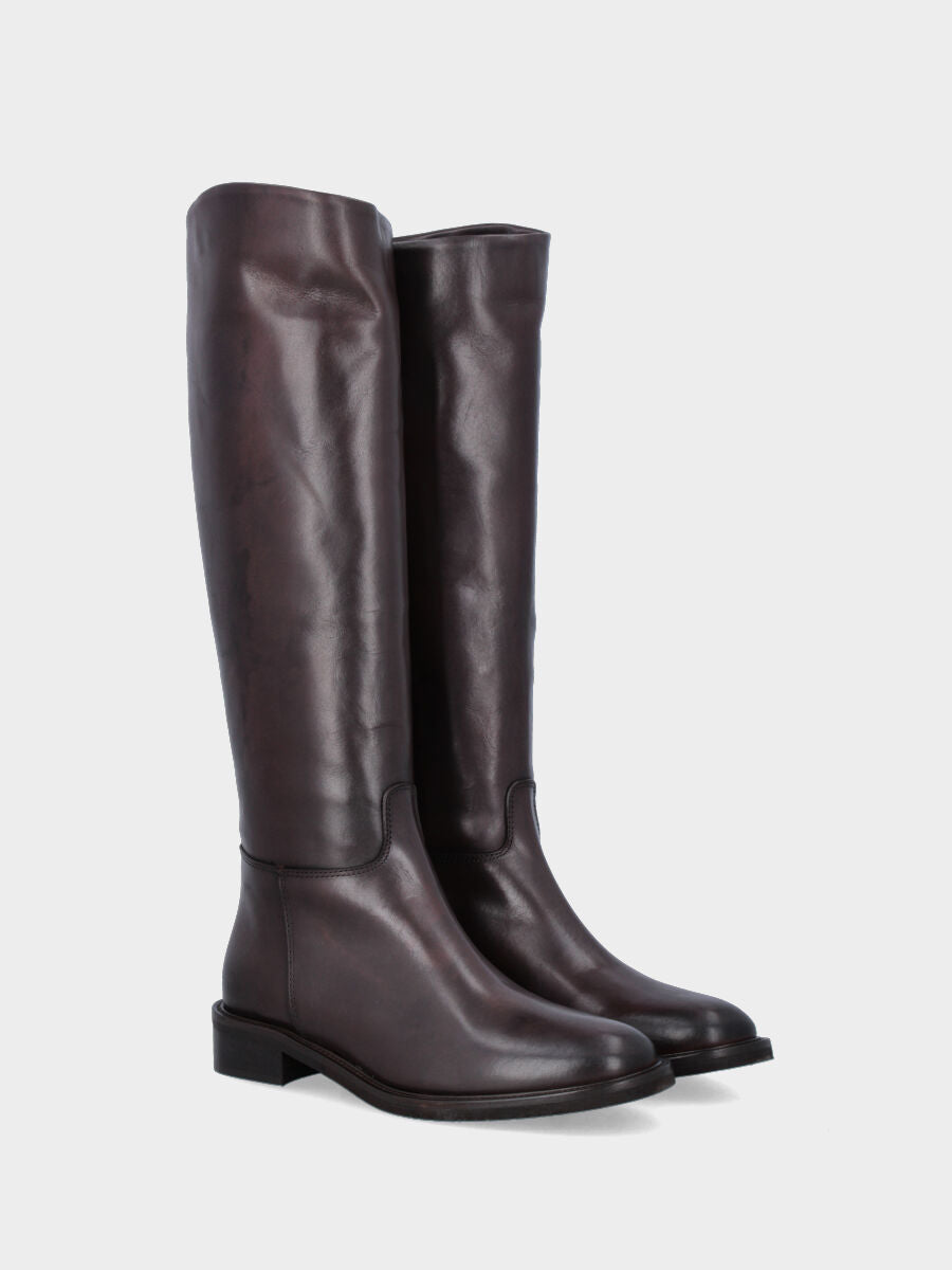 Sandalo monoblocco in vitello rosso con fascia ripiegata