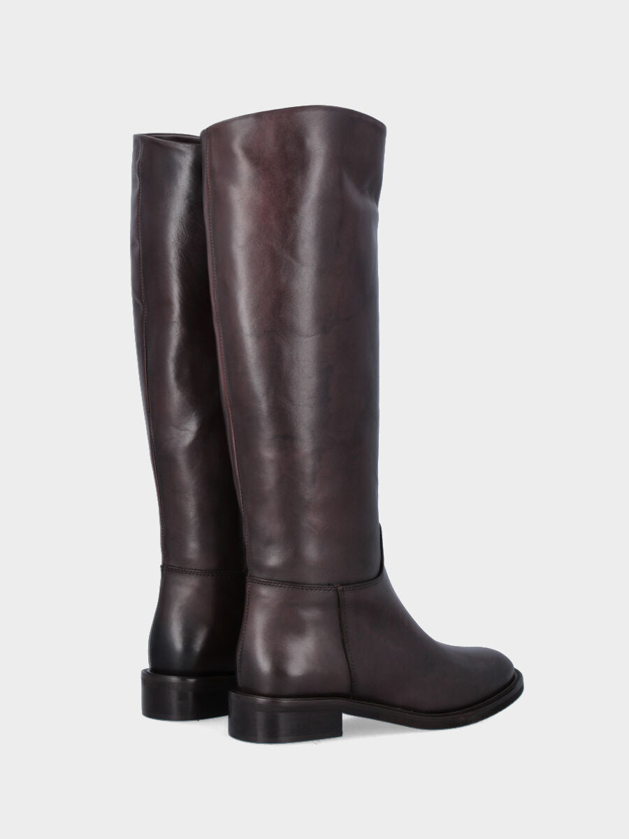 Sandalo monoblocco in vitello rosso con fascia ripiegata
